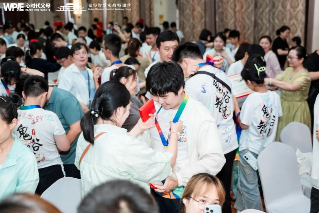 “好个屁！”——那句脱口而出的回应，瞬间灭了孩子眼里的光