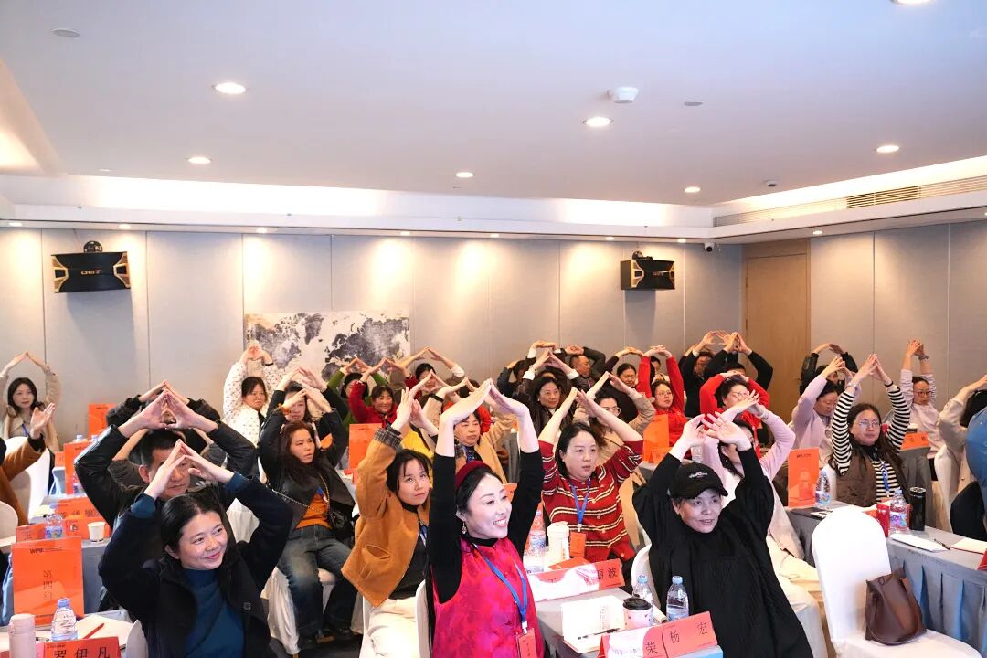 “老师，我一点都不疼，可‘爽’了”——当那个满身伤痕的女孩笑着说出这句话时，不敢想她到底独自承受了多少委屈