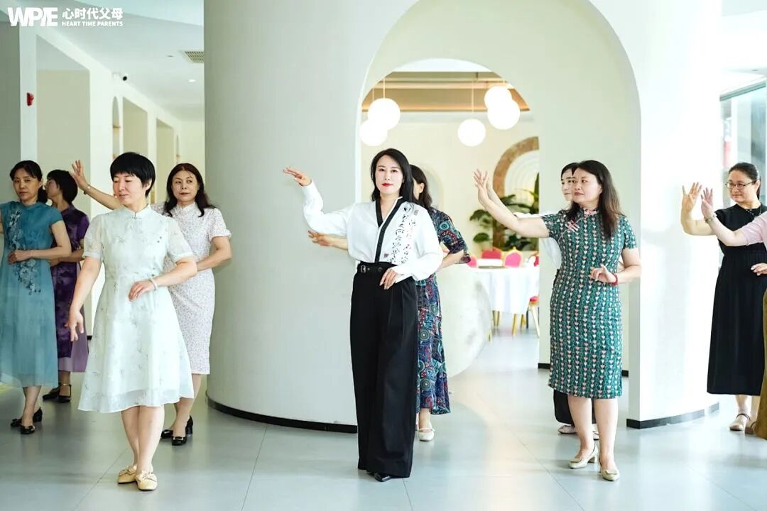 “姐姐就该多付出”“拒绝就是不孝”——文聪老师一语道出残忍的真相：“在至亲眼里，钱比你重要！”