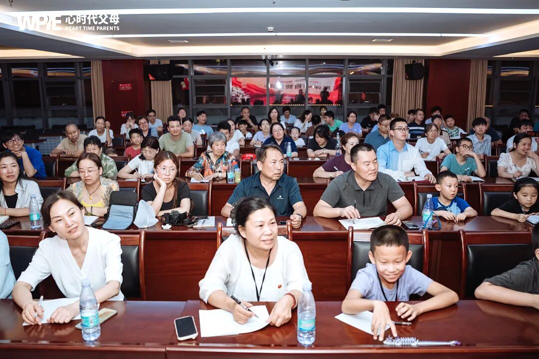 为什么孩子一遇事就喊“妈”？因为你可能正在替他过人生！