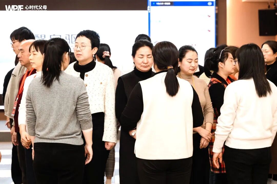 【学习军师方案班 · 高级】“妈，你当年为什么要把我送人？”她哭着问出这句话后才发现，爱从来没走，只是被痛苦挡住了