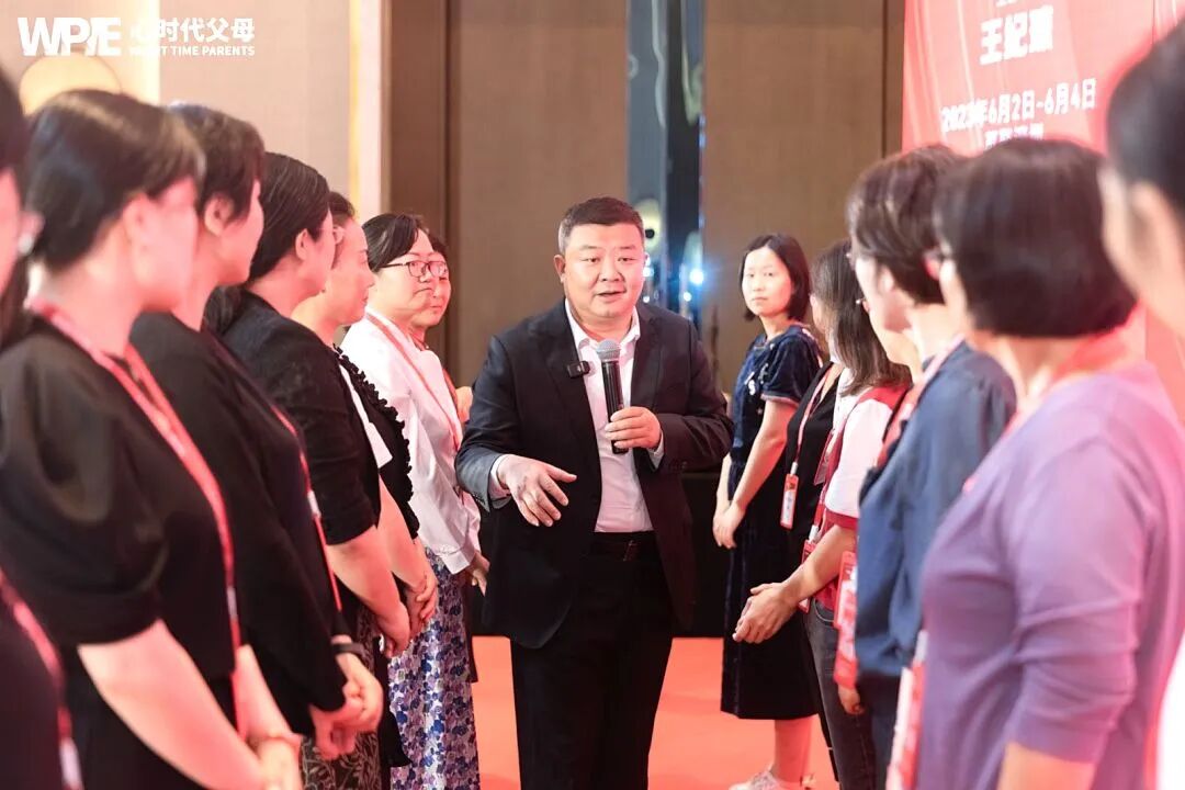 想要养一个情绪稳定的孩子吗？这些话，父母一定要多对孩子说！