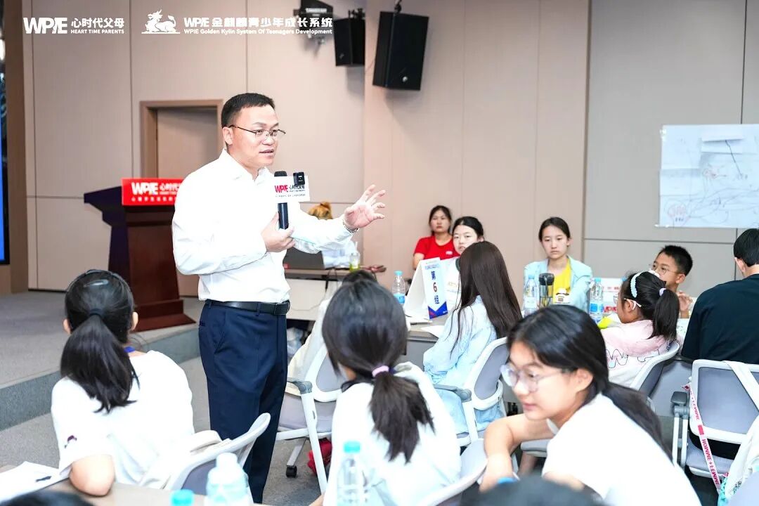 那个从12楼跳下的10岁男孩和在直播间里哭着求家长学习的王纪琼院长：一个在坠落，一个在拼命接！