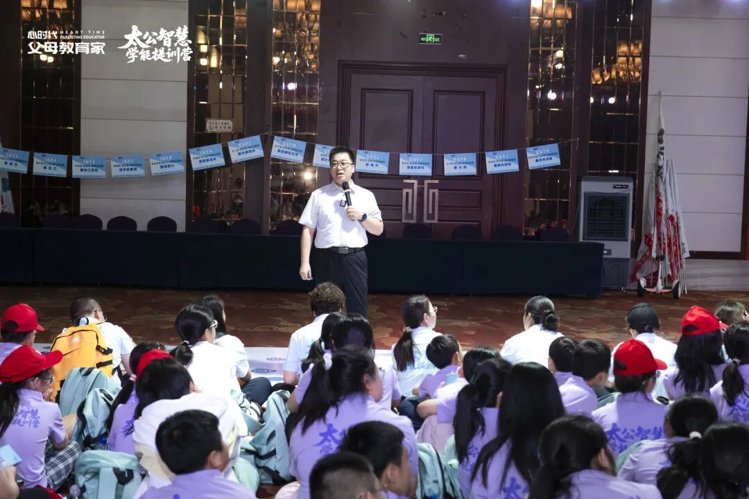 老公常年不在家，却在冲突中挡在我前面——那一刻，我才真正读懂什么是“家庭第一定律”！
