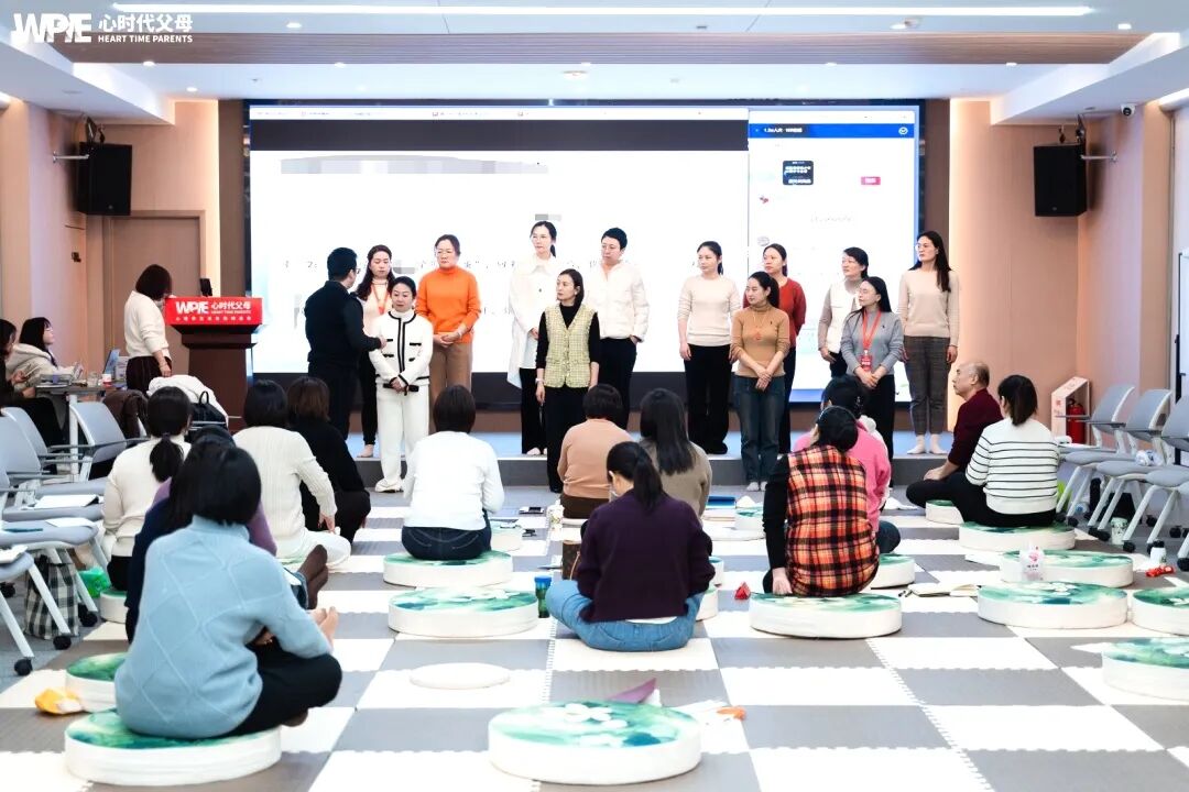 【学习军师方案班 · 高级】“妈，你当年为什么要把我送人？”她哭着问出这句话后才发现，爱从来没走，只是被痛苦挡住了