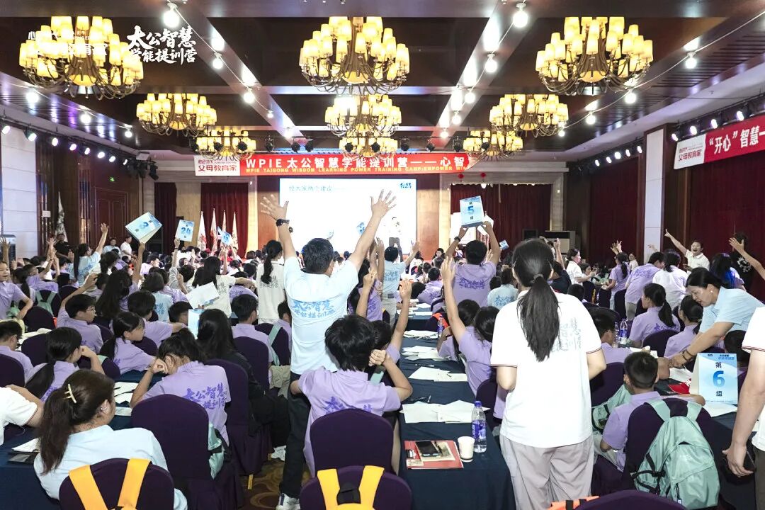 “您觉得孩子有什么优点？”父亲冷漠地说：“没发现。”——那个17岁少年的眼睛，怎么就没光了？