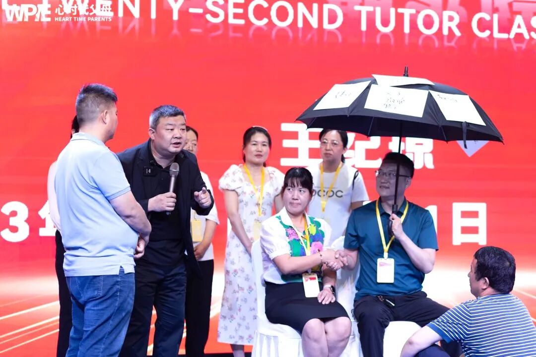 【家庭生态导师班】他在狗身上找家的感觉，父母却骂他“冷血”“没良心”——可悲的不是孩子，而是不会养育的父母