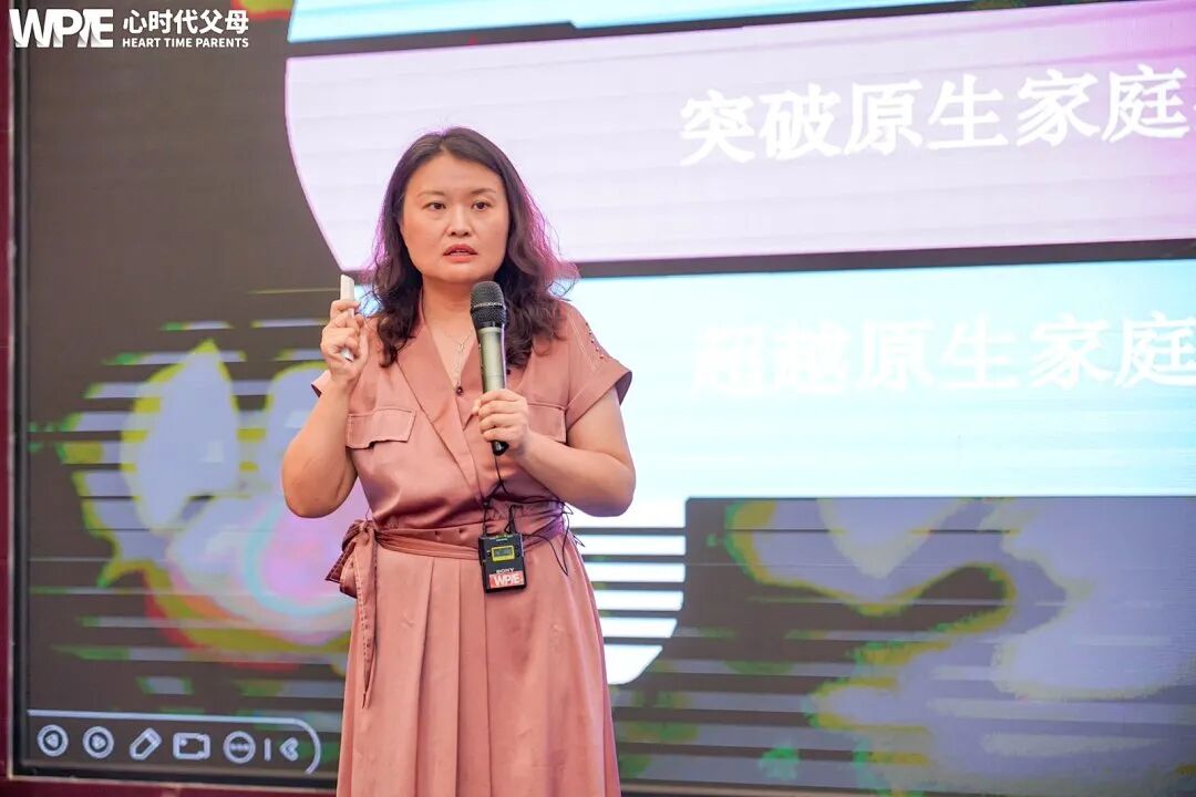 “姐姐就该多付出”“拒绝就是不孝”——文聪老师一语道出残忍的真相：“在至亲眼里，钱比你重要！”