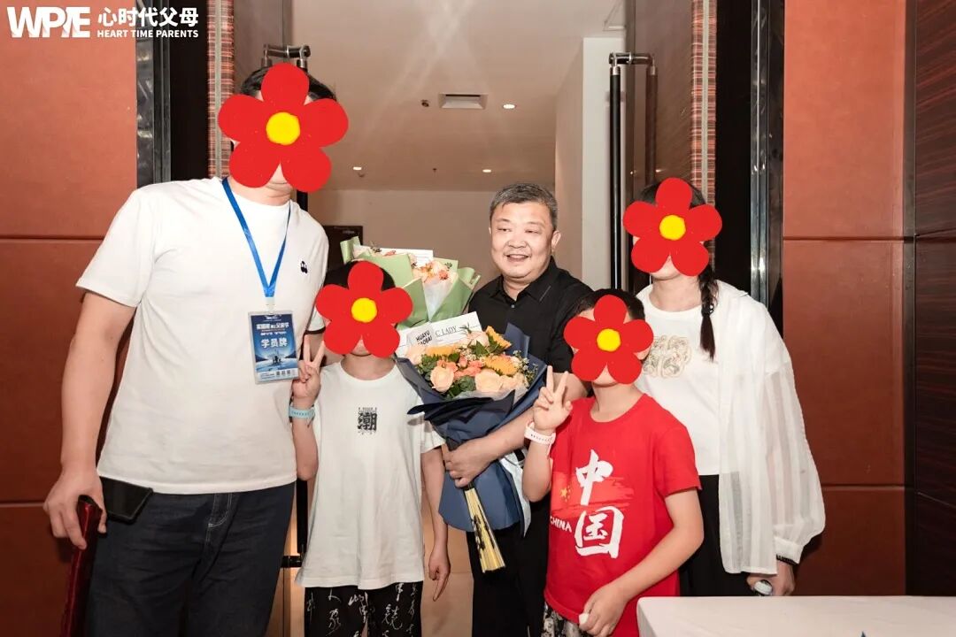 陪读妈妈的崩溃实录：直到撕掉孩子作业本的那一刻，我才发现撕掉的不只是作业本