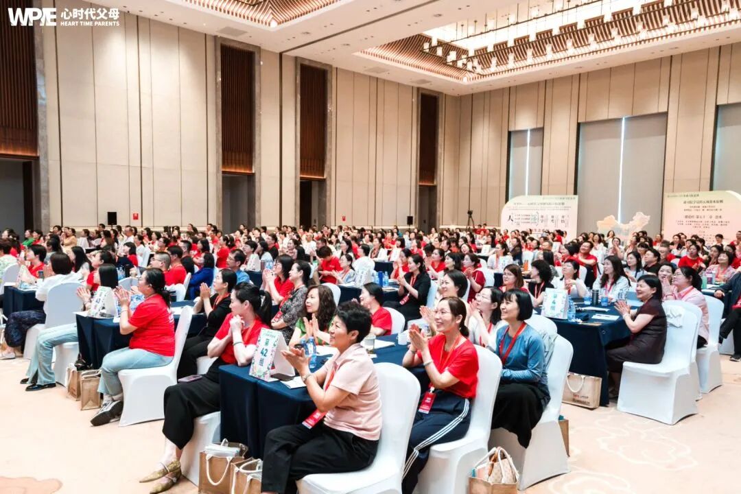 【纪琼谈家读书慧】孩子返校带手机，爸爸在班群当场揭发——一部手机，如何毁掉一个高一孩子的尊严？