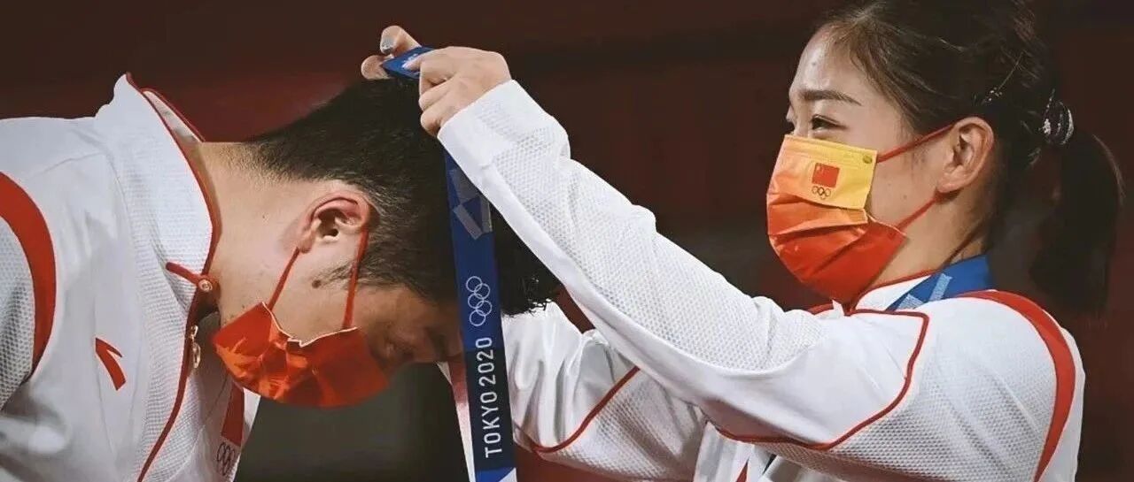 许昕刘诗雯惜败日本夺银，无数人泪目：我们输了比赛，他们却输了格局。