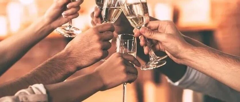 银行新员工不喝敬酒被打耳光辱骂：有一种霸凌，叫“中国式酒桌文化”