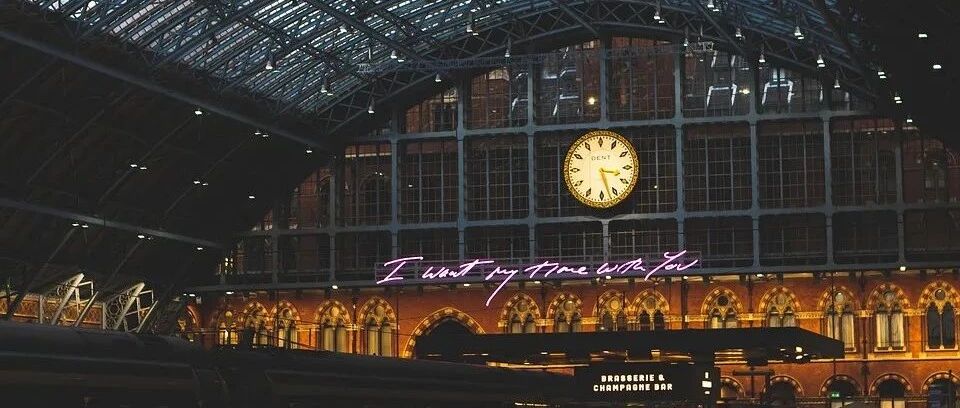 985大学生卖房月入20万：没有深夜痛哭过的人，不足以成富人