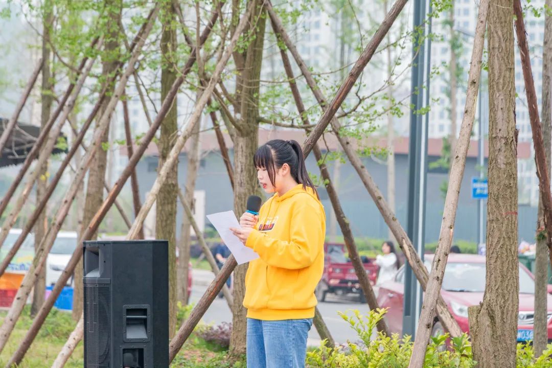 文明之风徐徐吹，礼仪之花朵朵开 |经管校举行十三周升旗仪式(图6)