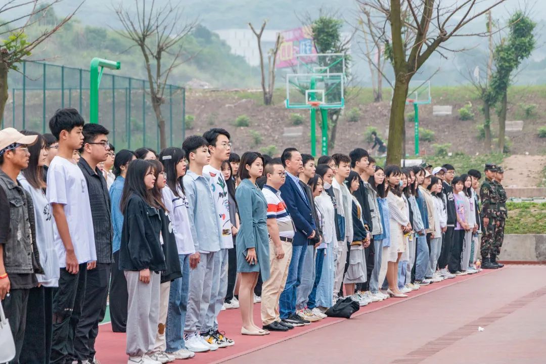 文明之风徐徐吹，礼仪之花朵朵开 |经管校举行十三周升旗仪式(图5)