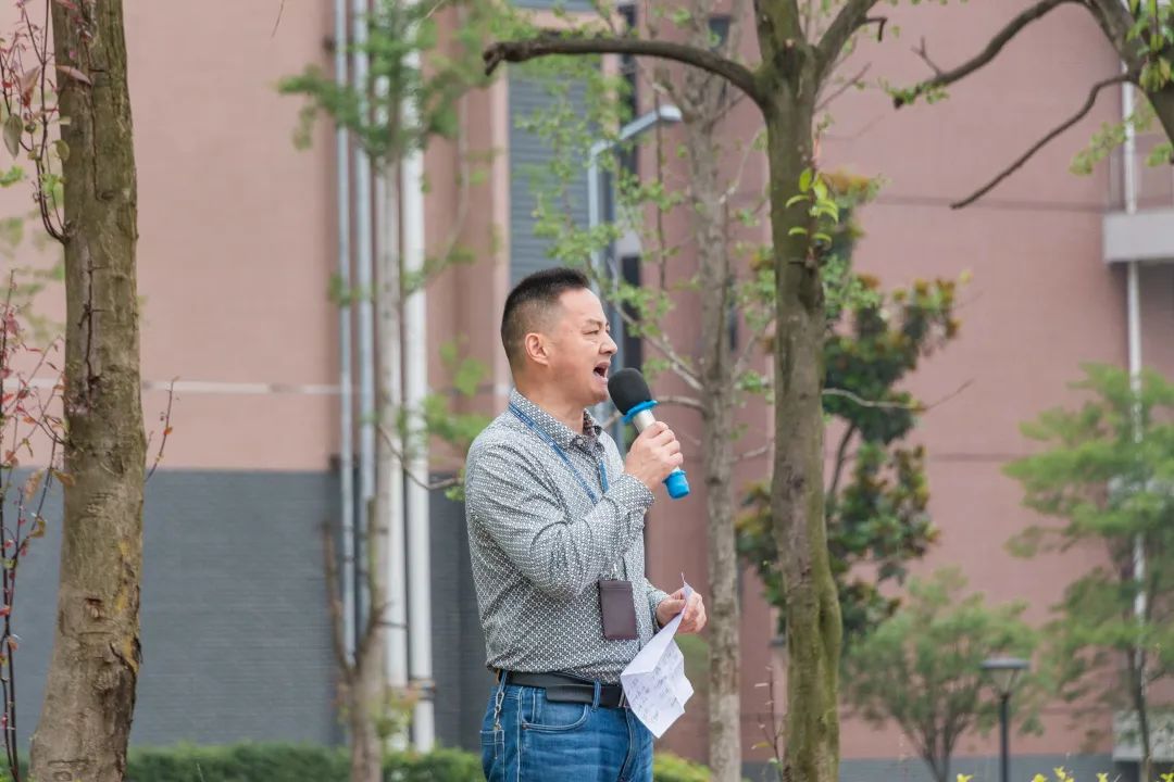 文明之风徐徐吹，礼仪之花朵朵开 |经管校举行十三周升旗仪式(图8)