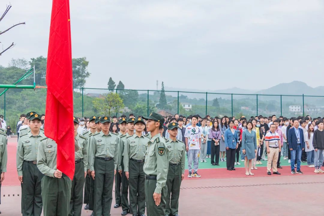 文明之风徐徐吹，礼仪之花朵朵开 |经管校举行十三周升旗仪式(图4)