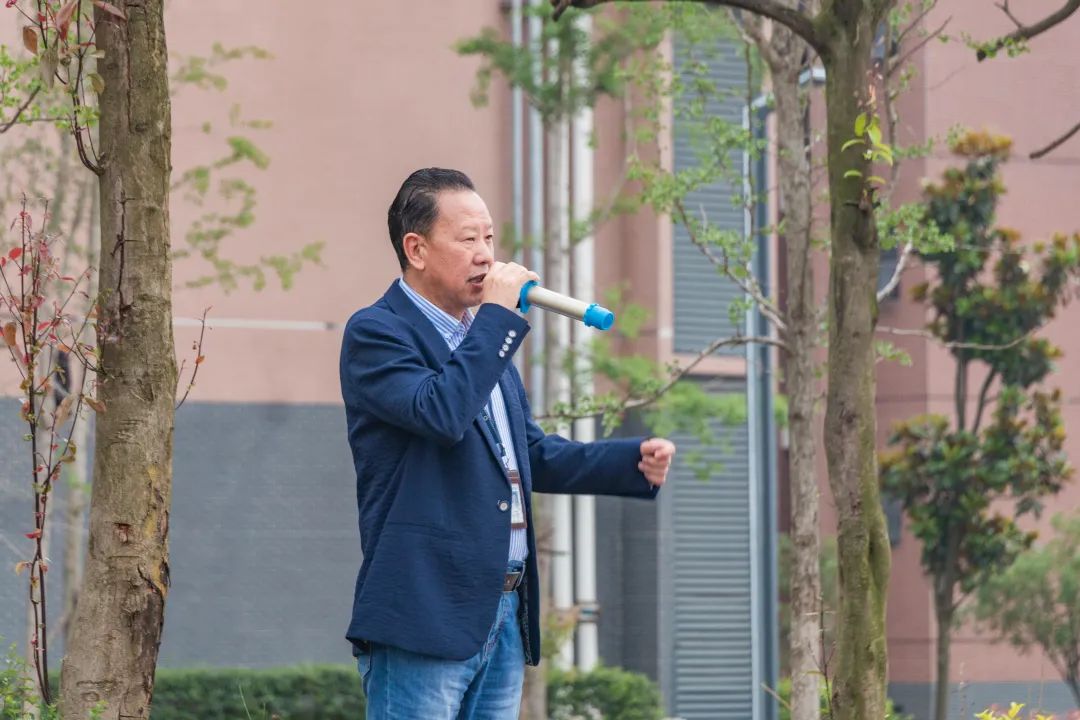 文明之风徐徐吹，礼仪之花朵朵开 |经管校举行十三周升旗仪式(图9)