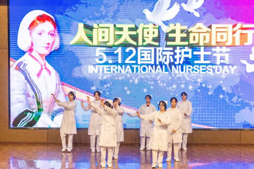 我校举行“人间天使  生命同行  5·12 国际护士节活动暨2020级护理专业学生授帽仪式”(图26)