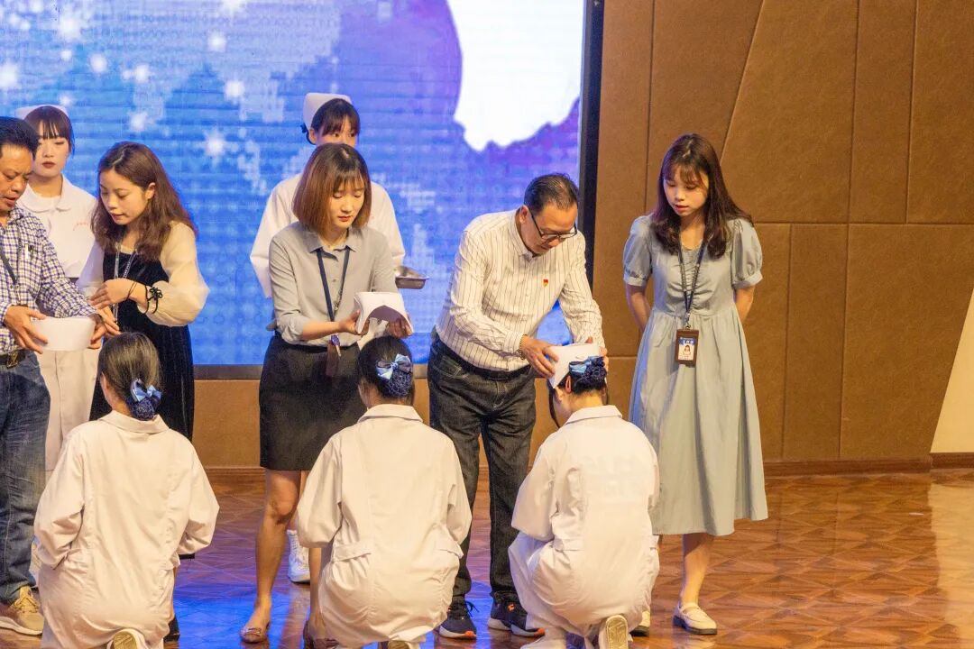 我校举行“人间天使  生命同行  5·12 国际护士节活动暨2020级护理专业学生授帽仪式”(图6)