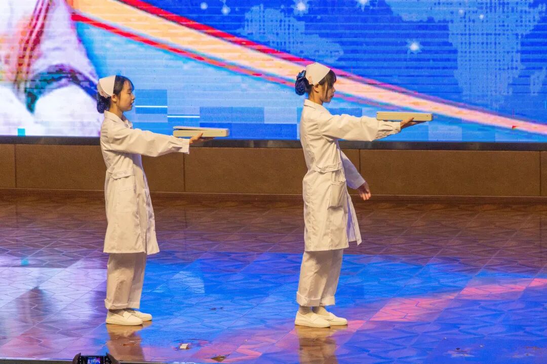 我校举行“人间天使  生命同行  5·12 国际护士节活动暨2020级护理专业学生授帽仪式”(图23)