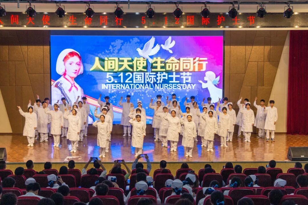 我校举行“人间天使  生命同行  5·12 国际护士节活动暨2020级护理专业学生授帽仪式”(图35)