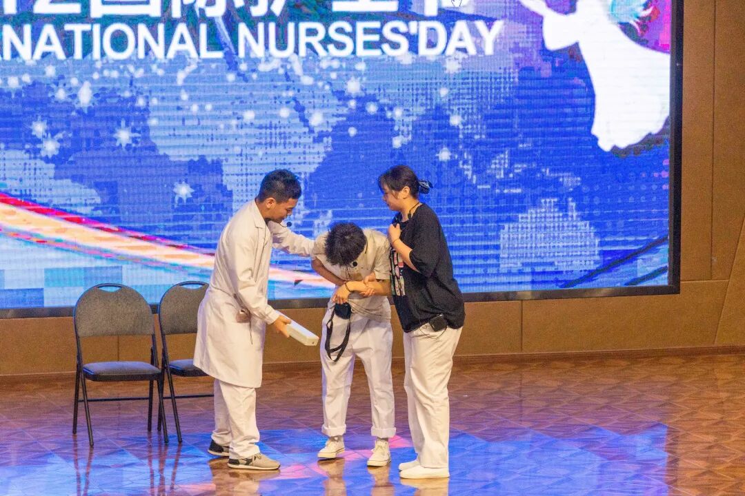 我校举行“人间天使  生命同行  5·12 国际护士节活动暨2020级护理专业学生授帽仪式”(图32)