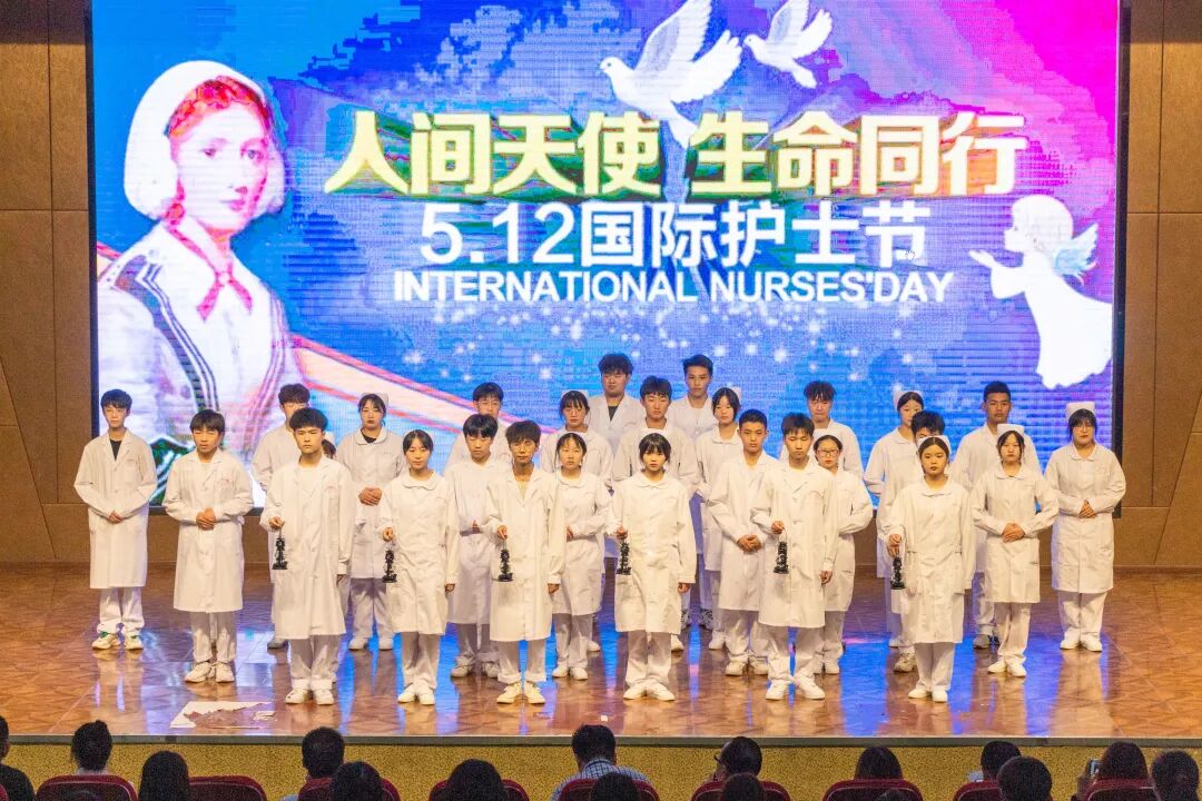 我校举行“人间天使  生命同行  5·12 国际护士节活动暨2020级护理专业学生授帽仪式”(图28)