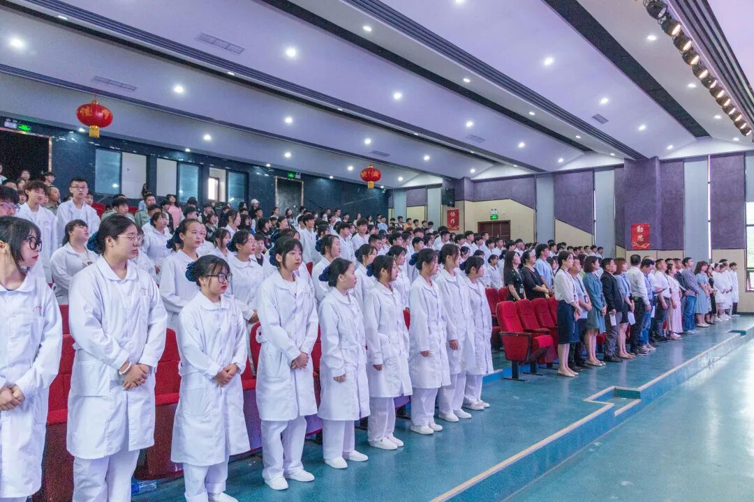 我校举行“人间天使  生命同行  5·12 国际护士节活动暨2020级护理专业学生授帽仪式”(图3)