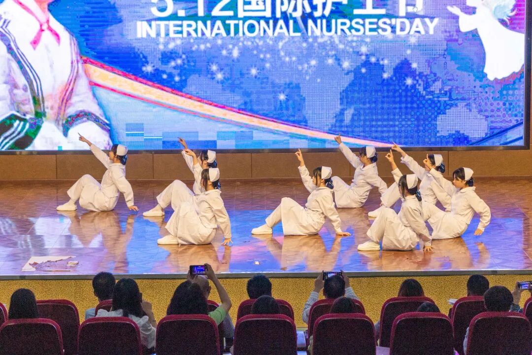 我校举行“人间天使  生命同行  5·12 国际护士节活动暨2020级护理专业学生授帽仪式”(图25)