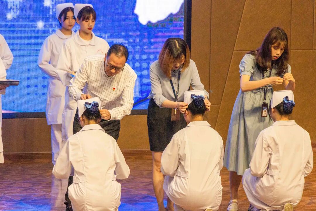 我校举行“人间天使  生命同行  5·12 国际护士节活动暨2020级护理专业学生授帽仪式”(图9)