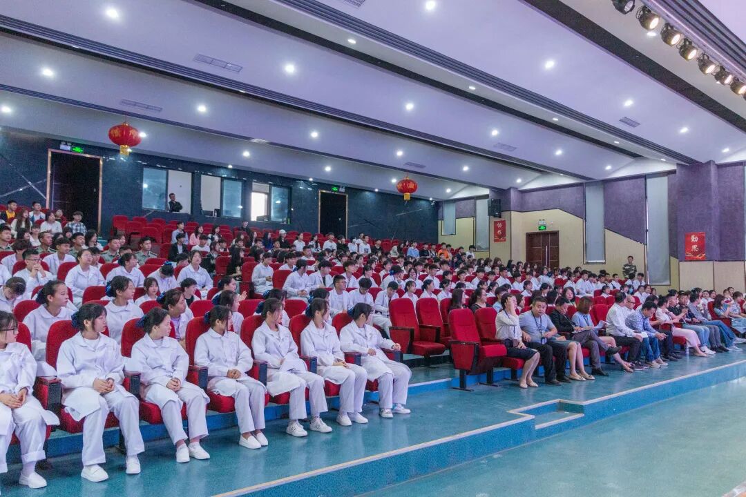 我校举行“人间天使  生命同行  5·12 国际护士节活动暨2020级护理专业学生授帽仪式”(图5)