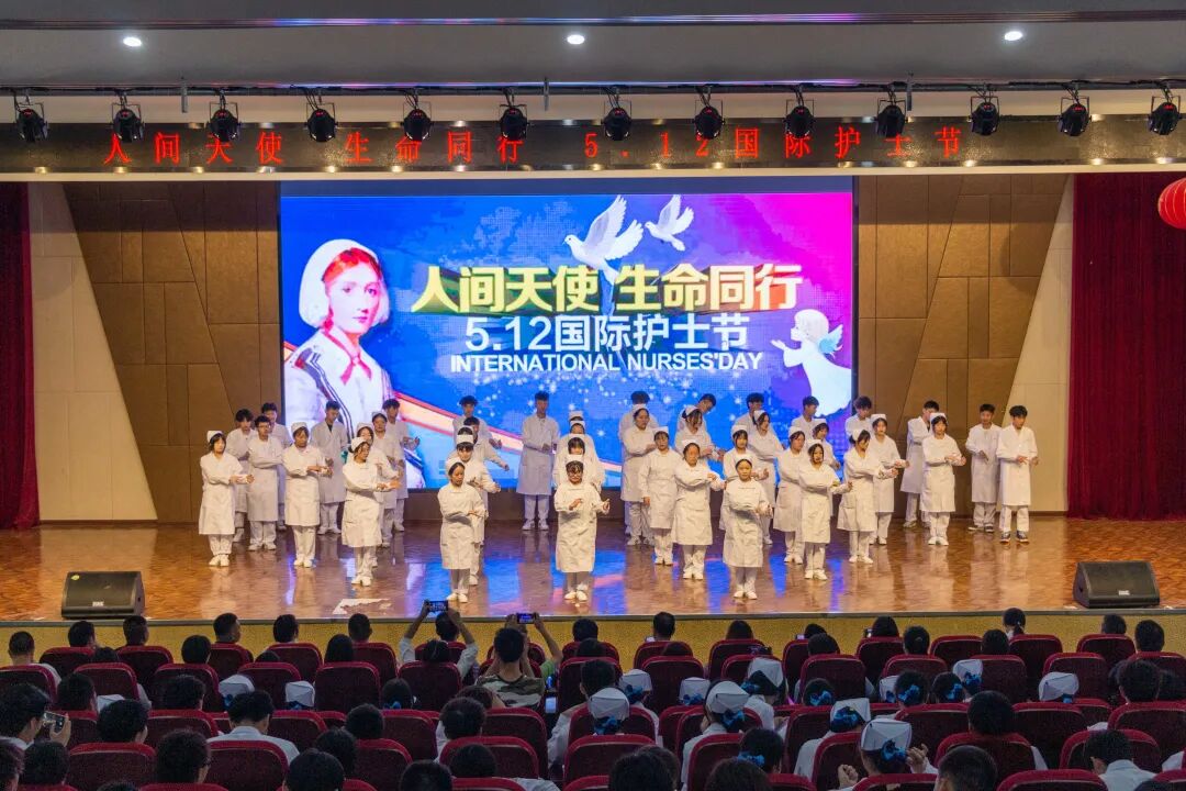 我校举行“人间天使  生命同行  5·12 国际护士节活动暨2020级护理专业学生授帽仪式”(图36)