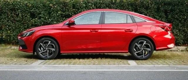 试驾全新名爵MG5，年轻人的第一辆“潮跑”