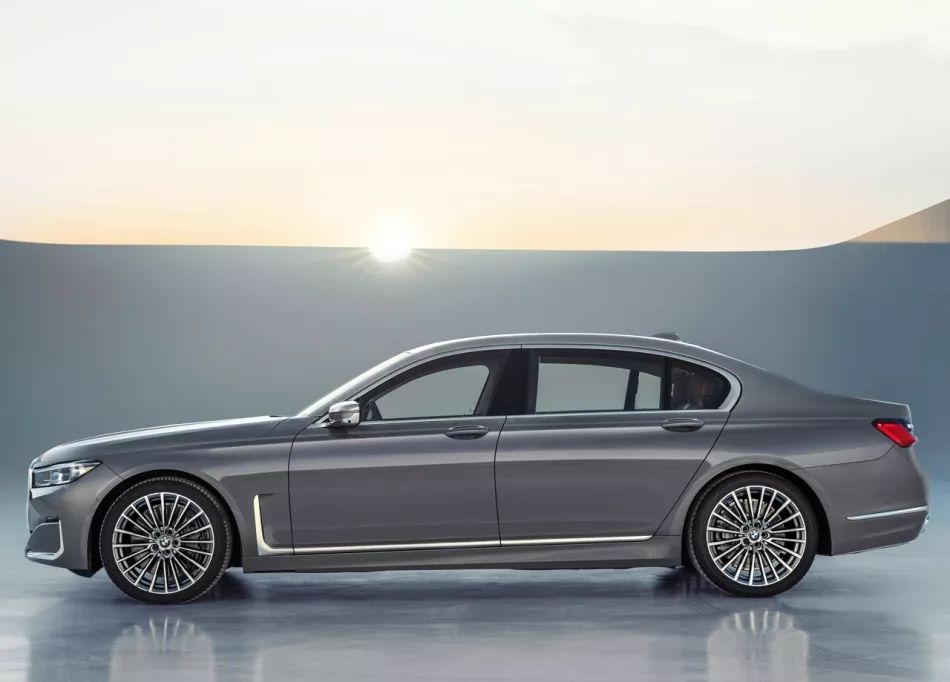 設計更精致，動力多元化，小改款BMW 7系首發，國內最快下半年導入」！ 汽車 第6張
