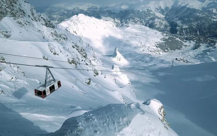 滑雪季來臨，勞斯萊斯庫里南加入法國五星級酒店接送車隊 未分類 第5張
