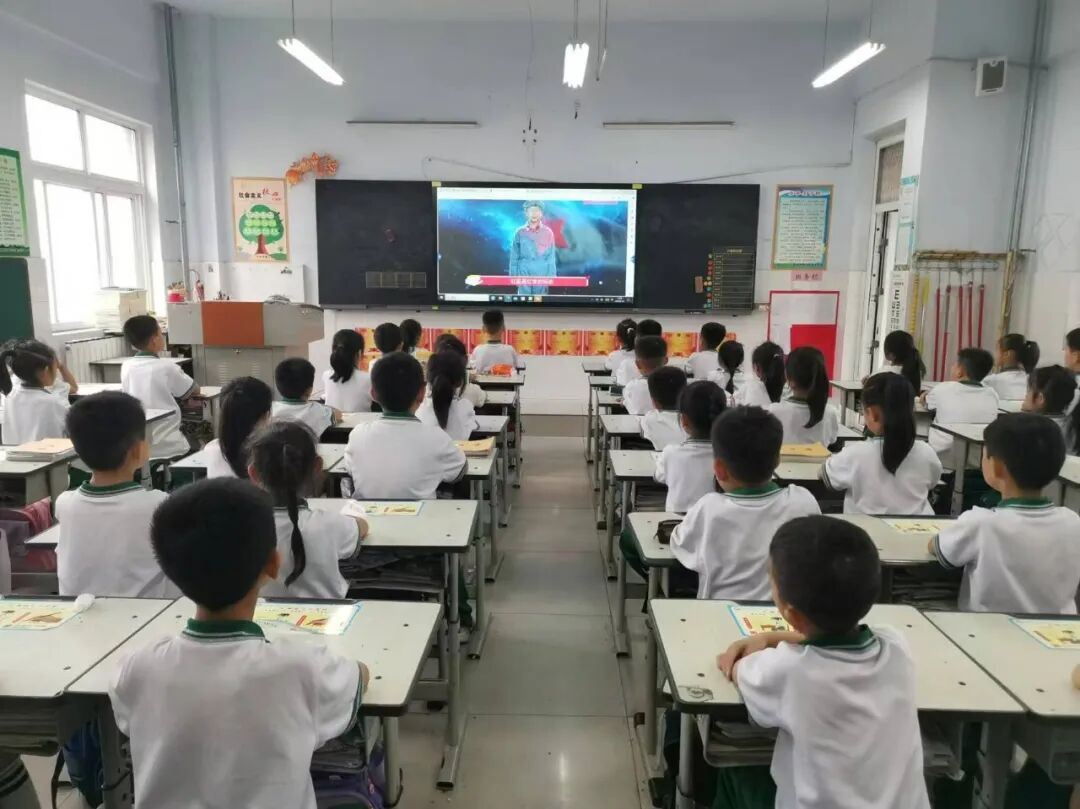 幼小科学衔接强调的是幼儿园和小学的双向衔接,幼儿园和小学要同步