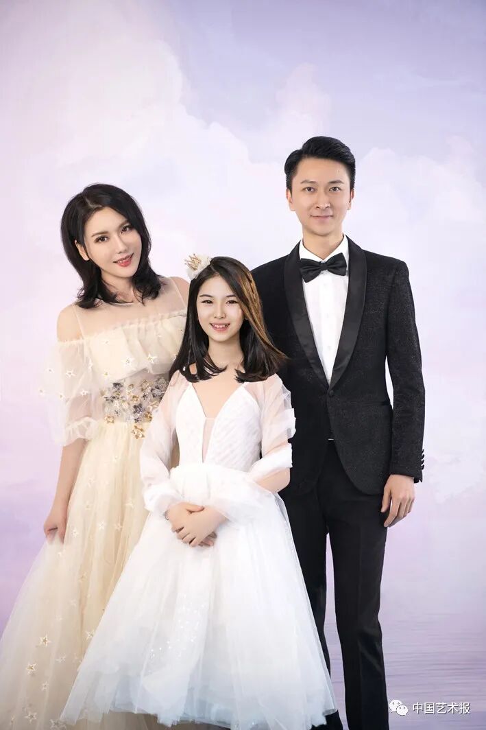 李凯稠:如何创作新时代的"微"歌|从《你笑起来真好看》等谈起_友友