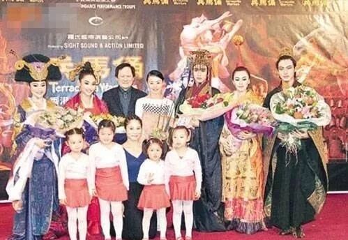 干儿子藏衣柜？突然被抓只穿内衣，谎称一起买衣绝没出轨？法庭上演亲密戏证清白？（组图） - 12
