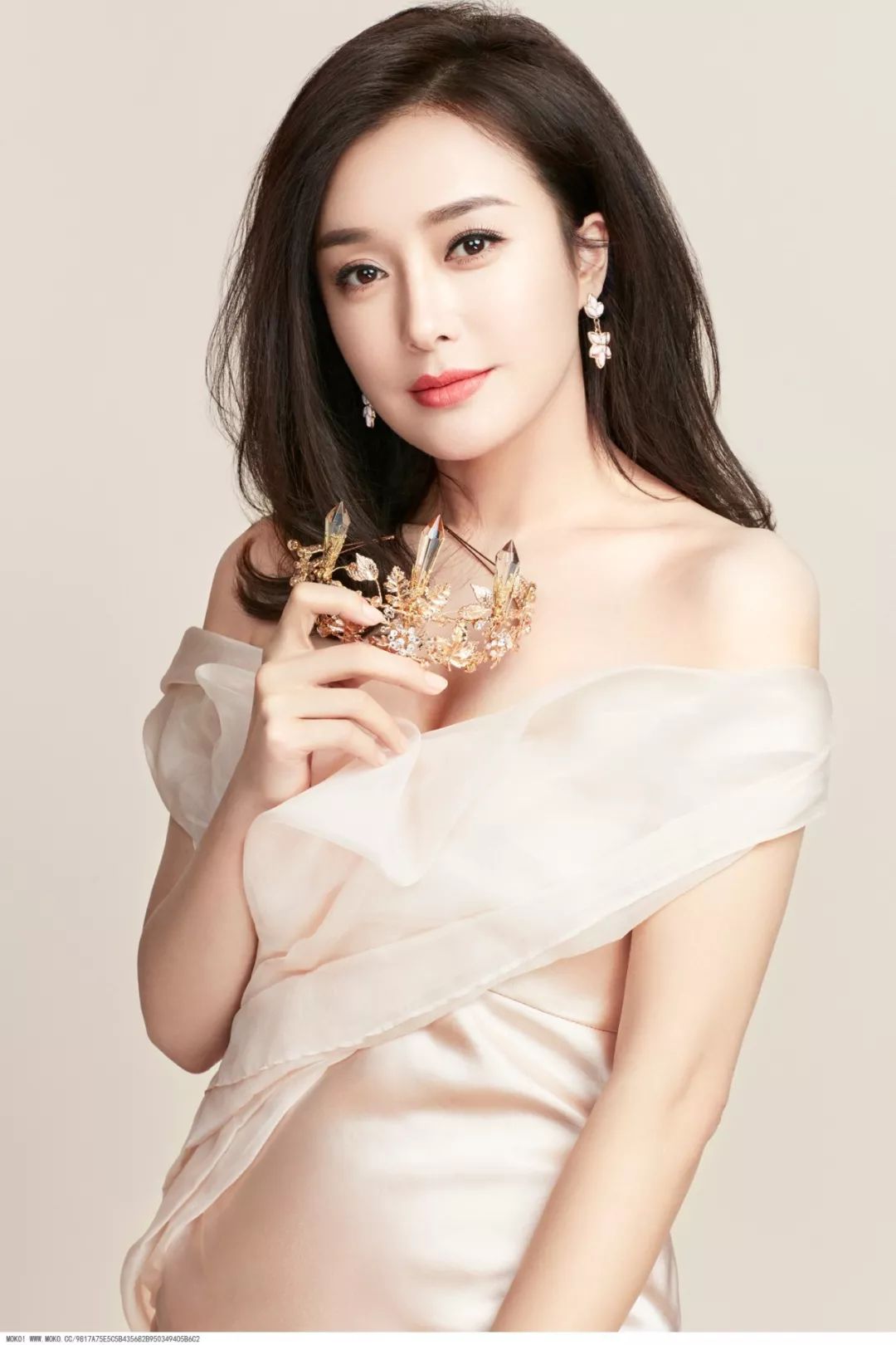 Tần Lam: Từ nữ diễn viên mang tiếng người tình phụ bạc suốt 12 năm, ngôi sao trịch thượng đến vị Hoàng hậu khiến quốc dân mê mẩn - Ảnh 9.