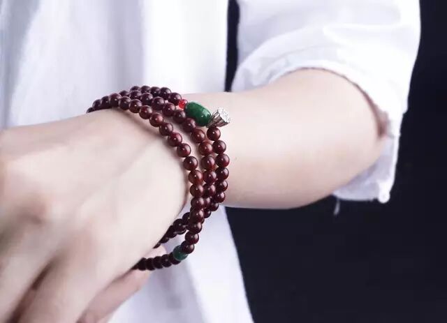 佩戴佛珠手串的方式不对？其实，左右手非常重要！