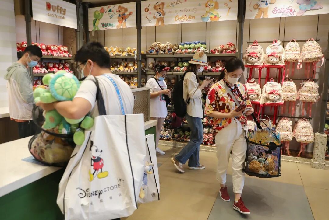 迪士尼世界商店开门啦!直击"粉丝"买买买现场