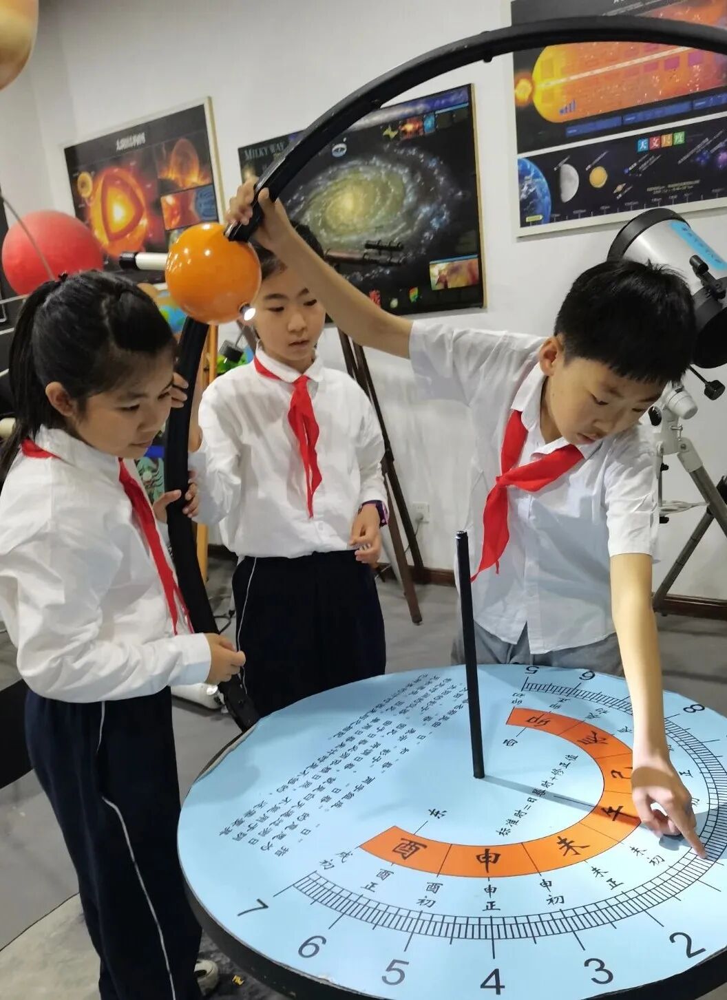 观浩瀚星空品科学奥秘南通路小学四年级二班走进鲁东大学天文台