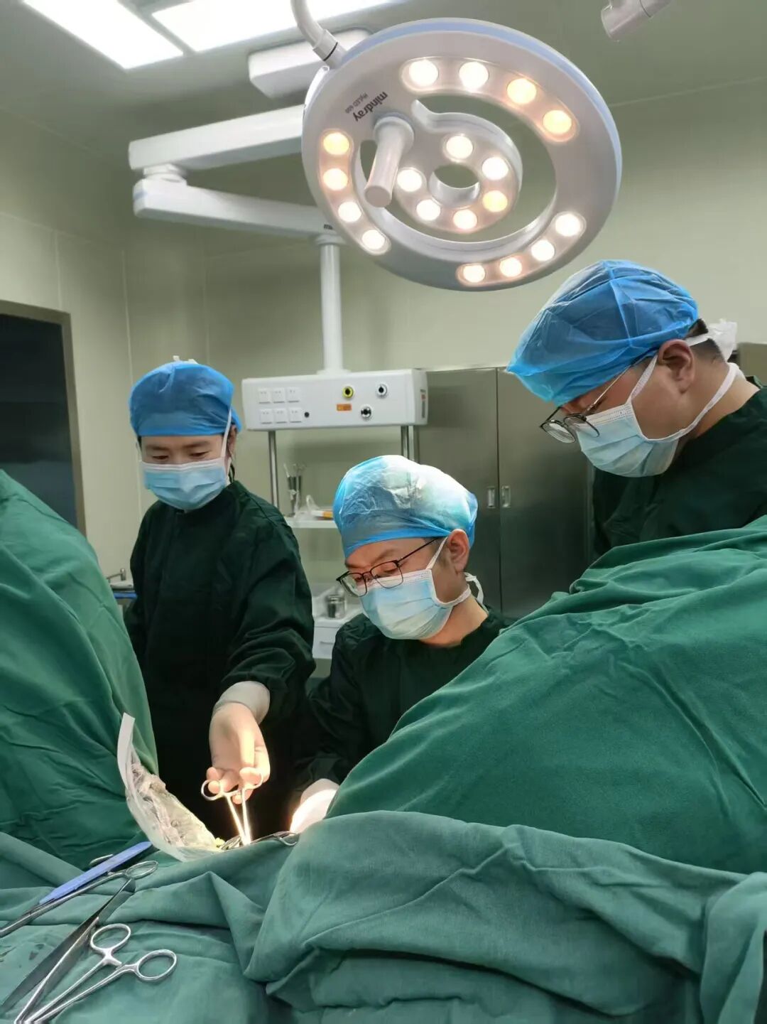 尿道张力过强怎么回事我院泌尿外科自主完成我院首例女性压力性尿失禁经闭孔无张力尿道中段悬吊术_https://www.jmylbn.com_新闻资讯_第2张