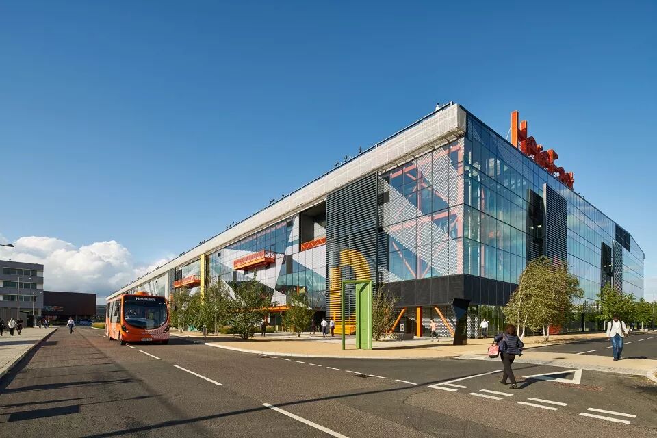 位于伦敦的hereeast数字创意园改造hawkinsbrown