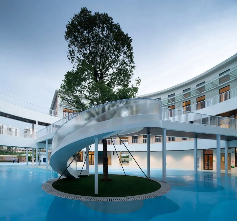 ▼旋转楼梯连接一二层空间 08侯博文基于区域性考量,论证出以钢筋混