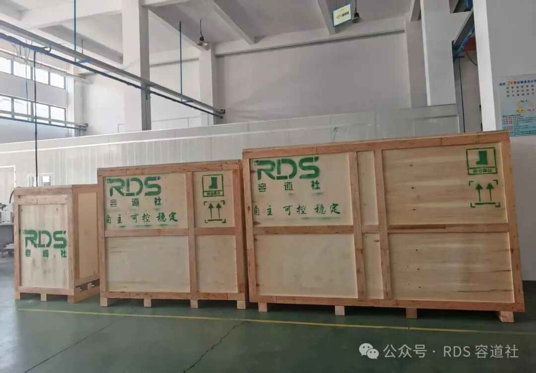 春风有信，匠心赴约！容道社涂胶显影2C2D 设备整装发往头部封测厂