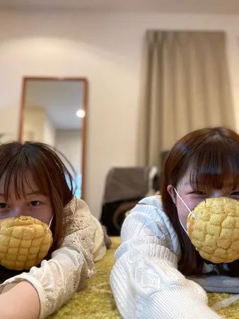 日本人发明了可以吃的蜜瓜包口罩？？？紧急提醒：飞沫病毒不要吃啊！！！