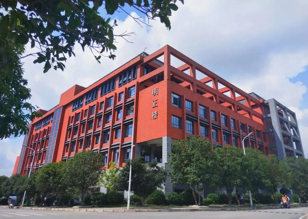 贵州大学118岁生日快乐