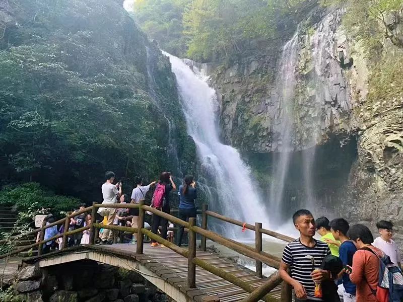 人從眾!長城,西湖,泰山隻見人,寧波景點人擠人!遊客:我太難了… 旅遊 第45張